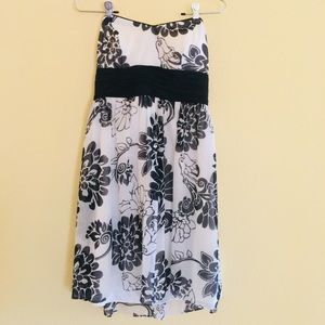Black and white short strapless dress